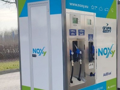 Dystrybutor z reklamą Noxy